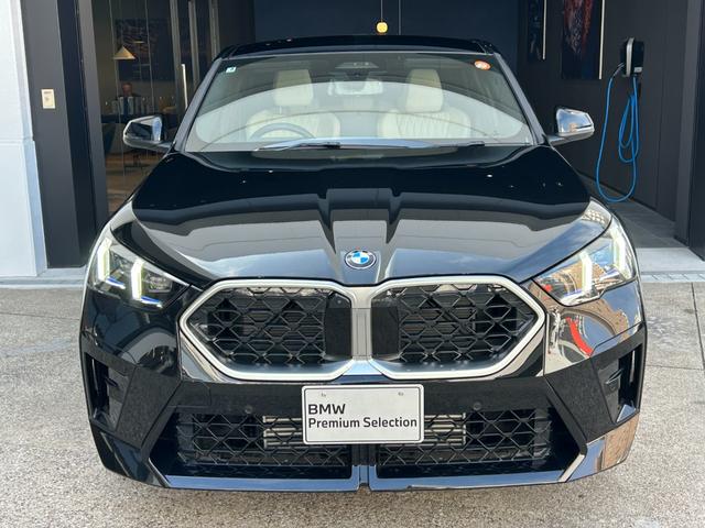 Ｘ２ ｘＤｒｉｖｅ　２０ｉ　Ｍスポーツハイラインパッケージ　認定中古車　オイスターレザーＰシート　パノラマサンルーフ　シートヒーターステリングヒーター　オートトランク　ＬＥＤ　トップビューカメラ　ｈａｒｍａｎｋａｒｄｏｎ　カーブドＤ　デモカー　禁煙　　２年保証（9枚目）