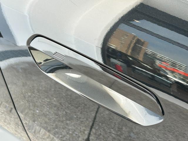 Ｘ２ ｘＤｒｉｖｅ　２０ｉ　Ｍスポーツハイラインパッケージ　認定中古車　オイスターレザーＰシート　パノラマサンルーフ　シートヒーターステリングヒーター　オートトランク　ＬＥＤ　トップビューカメラ　ｈａｒｍａｎｋａｒｄｏｎ　カーブドＤ　デモカー　禁煙　　２年保証（17枚目）