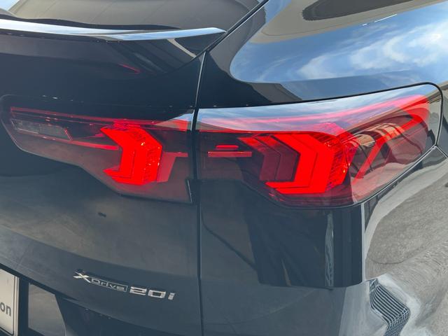 Ｘ２ ｘＤｒｉｖｅ　２０ｉ　Ｍスポーツハイラインパッケージ　認定中古車　オイスターレザーＰシート　パノラマサンルーフ　シートヒーターステリングヒーター　オートトランク　ＬＥＤ　トップビューカメラ　ｈａｒｍａｎｋａｒｄｏｎ　カーブドＤ　デモカー　禁煙　　２年保証（18枚目）