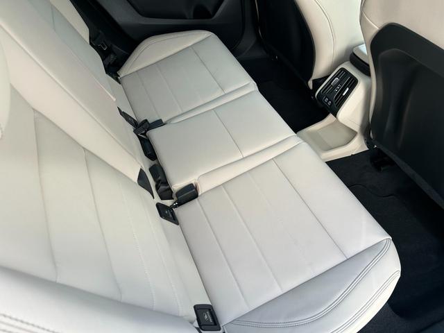 Ｘ２ ｘＤｒｉｖｅ　２０ｉ　Ｍスポーツハイラインパッケージ　認定中古車　オイスターレザーＰシート　パノラマサンルーフ　シートヒーターステリングヒーター　オートトランク　ＬＥＤ　トップビューカメラ　ｈａｒｍａｎｋａｒｄｏｎ　カーブドＤ　デモカー　禁煙　　２年保証（27枚目）