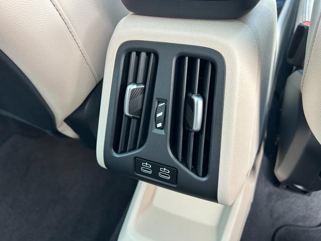 Ｘ２ ｘＤｒｉｖｅ　２０ｉ　Ｍスポーツハイラインパッケージ　認定中古車　オイスターレザーＰシート　パノラマサンルーフ　シートヒーターステリングヒーター　オートトランク　ＬＥＤ　トップビューカメラ　ｈａｒｍａｎｋａｒｄｏｎ　カーブドＤ　デモカー　禁煙　　２年保証（29枚目）