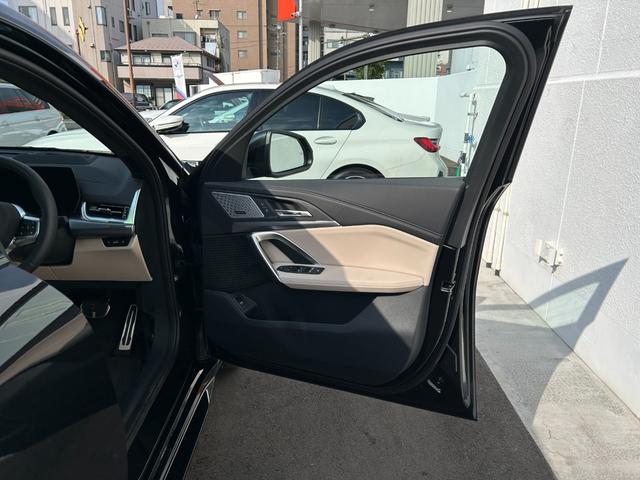 Ｘ２ ｘＤｒｉｖｅ　２０ｉ　Ｍスポーツハイラインパッケージ　認定中古車　オイスターレザーＰシート　パノラマサンルーフ　シートヒーターステリングヒーター　オートトランク　ＬＥＤ　トップビューカメラ　ｈａｒｍａｎｋａｒｄｏｎ　カーブドＤ　デモカー　禁煙　　２年保証（31枚目）