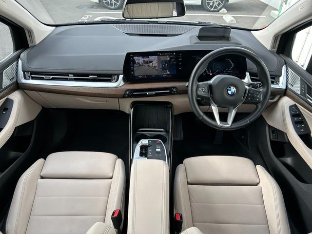 ２シリーズ ２１８ｉアクティブツアラーエクスクルシブハイラインＰ　２年保証　ハイラインパッケージ　テクノロジーパッケージ　白革電動シート　ｈａｒｍａｎ　ＨＵＤ　ＡＣＣ　トップビューモニターシートヒーター　ウッドトリム　ワイヤレスチャージ　アンビエントライト　禁煙（2枚目）