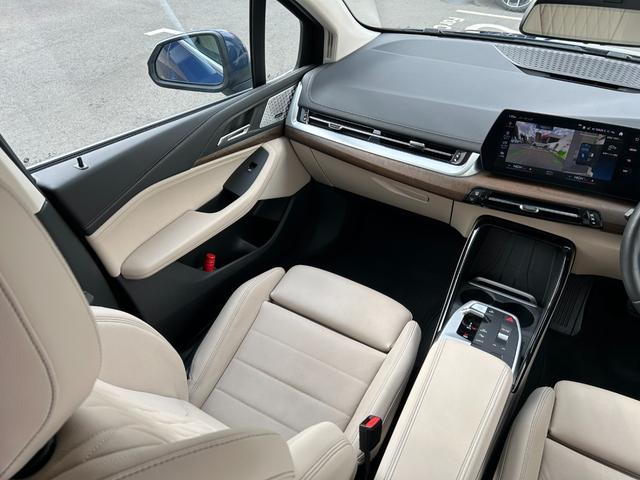 ２シリーズ ２１８ｉアクティブツアラーエクスクルシブハイラインＰ　２年保証　ハイラインパッケージ　テクノロジーパッケージ　白革電動シート　ｈａｒｍａｎ　ＨＵＤ　ＡＣＣ　トップビューモニターシートヒーター　ウッドトリム　ワイヤレスチャージ　アンビエントライト　禁煙（35枚目）