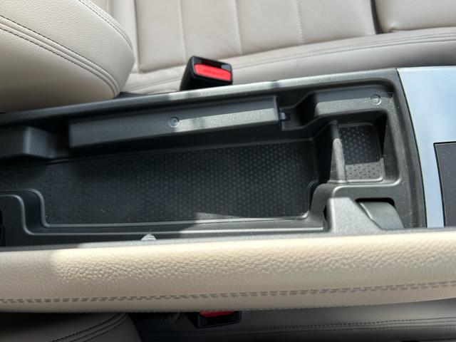 ２シリーズ ２１８ｉアクティブツアラーエクスクルシブハイラインＰ　２年保証　ハイラインパッケージ　テクノロジーパッケージ　白革電動シート　ｈａｒｍａｎ　ＨＵＤ　ＡＣＣ　トップビューモニターシートヒーター　ウッドトリム　ワイヤレスチャージ　アンビエントライト　禁煙（51枚目）