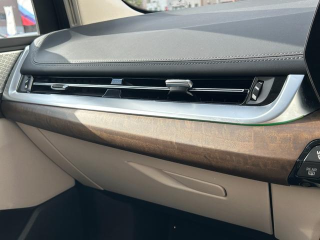 ２シリーズ ２１８ｉアクティブツアラーエクスクルシブハイラインＰ　２年保証　ハイラインパッケージ　テクノロジーパッケージ　白革電動シート　ｈａｒｍａｎ　ＨＵＤ　ＡＣＣ　トップビューモニターシートヒーター　ウッドトリム　ワイヤレスチャージ　アンビエントライト　禁煙（52枚目）