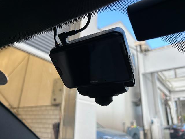 ４シリーズ ４２０ｉクーペ　Ｍスポーツ　ハイラインＰ　サウンドＰ　サンルーフ　ｈａｒｍａｎｋａｒｄｏｎ　白革Ｐシート　ドラレコ　オートトランク　純正ＴＶ　１９ＡＷ　後退アシスト　パーキングアシスト　ＡＣＣ　シートヒーター　アンビエントライト（3枚目）