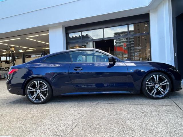 ４シリーズ ４２０ｉクーペ　Ｍスポーツ　ハイラインＰ　サウンドＰ　サンルーフ　ｈａｒｍａｎｋａｒｄｏｎ　白革Ｐシート　ドラレコ　オートトランク　純正ＴＶ　１９ＡＷ　後退アシスト　パーキングアシスト　ＡＣＣ　シートヒーター　アンビエントライト（8枚目）