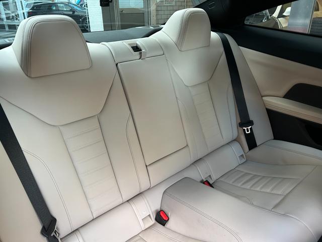 ４シリーズ ４２０ｉクーペ　Ｍスポーツ　ハイラインＰ　サウンドＰ　サンルーフ　ｈａｒｍａｎｋａｒｄｏｎ　白革Ｐシート　ドラレコ　オートトランク　純正ＴＶ　１９ＡＷ　後退アシスト　パーキングアシスト　ＡＣＣ　シートヒーター　アンビエントライト（30枚目）