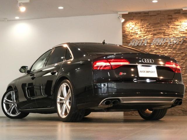 Ｓ８ ベースグレード　Ｖ８ターボ　後期型　右Ｈ正規Ｄ車　ガラスＳＲ　黒革　シートヒーター＆ベンチレーター　４ゾーンＡＣ　ＭＭＩナビ　ＢＯＳＥサウンド　全周カメラ＆パークアシスト　ＡＣＣ　サイド＆レーンアシスト　マトリクスＬＥＤ　電動トランク　純正２１ＡＷ（2枚目）