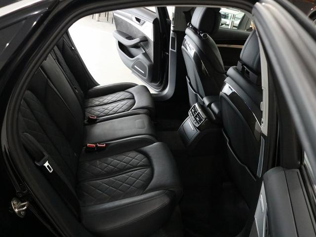 Ｓ８ ベースグレード　Ｖ８ターボ　後期型　右Ｈ正規Ｄ車　ガラスＳＲ　黒革　シートヒーター＆ベンチレーター　４ゾーンＡＣ　ＭＭＩナビ　ＢＯＳＥサウンド　全周カメラ＆パークアシスト　ＡＣＣ　サイド＆レーンアシスト　マトリクスＬＥＤ　電動トランク　純正２１ＡＷ（18枚目）