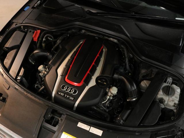 Ｓ８ ベースグレード　Ｖ８ターボ　後期型　右Ｈ正規Ｄ車　ガラスＳＲ　黒革　シートヒーター＆ベンチレーター　４ゾーンＡＣ　ＭＭＩナビ　ＢＯＳＥサウンド　全周カメラ＆パークアシスト　ＡＣＣ　サイド＆レーンアシスト　マトリクスＬＥＤ　電動トランク　純正２１ＡＷ（20枚目）