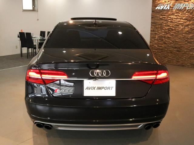 Ｓ８ ベースグレード　Ｖ８ターボ　後期型　右Ｈ正規Ｄ車　ガラスＳＲ　黒革　シートヒーター＆ベンチレーター　４ゾーンＡＣ　ＭＭＩナビ　ＢＯＳＥサウンド　全周カメラ＆パークアシスト　ＡＣＣ　サイド＆レーンアシスト　マトリクスＬＥＤ　電動トランク　純正２１ＡＷ（22枚目）
