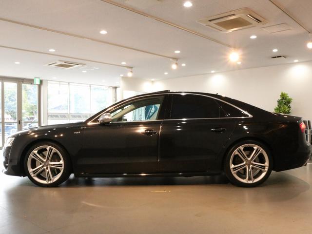 Ｓ８ ベースグレード　Ｖ８ターボ　後期型　右Ｈ正規Ｄ車　ガラスＳＲ　黒革　シートヒーター＆ベンチレーター　４ゾーンＡＣ　ＭＭＩナビ　ＢＯＳＥサウンド　全周カメラ＆パークアシスト　ＡＣＣ　サイド＆レーンアシスト　マトリクスＬＥＤ　電動トランク　純正２１ＡＷ（24枚目）