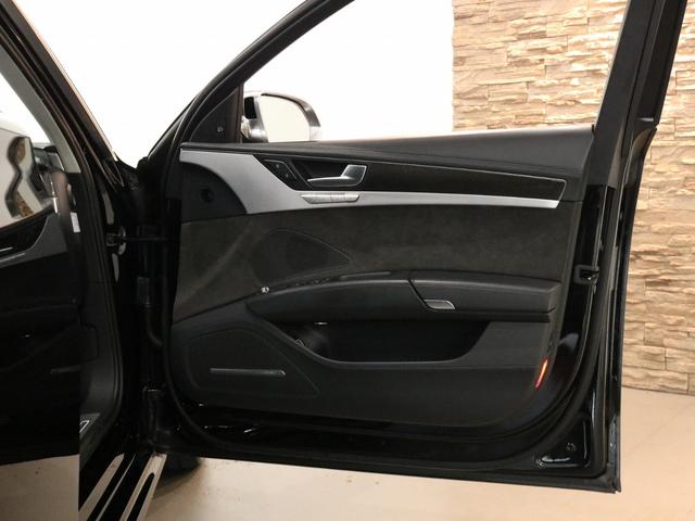 Ｓ８ ベースグレード　Ｖ８ターボ　後期型　右Ｈ正規Ｄ車　ガラスＳＲ　黒革　シートヒーター＆ベンチレーター　４ゾーンＡＣ　ＭＭＩナビ　ＢＯＳＥサウンド　全周カメラ＆パークアシスト　ＡＣＣ　サイド＆レーンアシスト　マトリクスＬＥＤ　電動トランク　純正２１ＡＷ（40枚目）