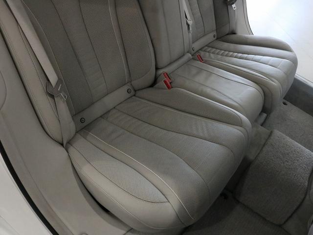 Ｓクラス Ｓ５５０ロング　ＡＭＧスポーツＰＫＧ　Ｓ６５Ｓｔｙｌｅ　右Ｈ正規Ｄ車　パノラマＳＲ　グレー革　全席シートヒーター＆ベンチレーター　純正ＨＤＤナビ地デジ　Ｂｕｒｍｅｓｔｅｒ　全周カメラ＆ＰＴＳ　レーダーセーフティＰＫＧ　後期型ヘッドライト　社外２０インチＡＷ（27枚目）