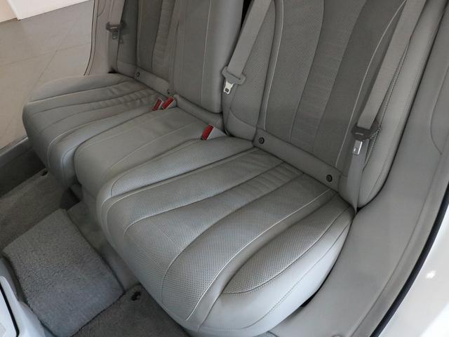 Ｓクラス Ｓ５５０ロング　ＡＭＧスポーツＰＫＧ　Ｓ６５Ｓｔｙｌｅ　右Ｈ正規Ｄ車　パノラマＳＲ　グレー革　全席シートヒーター＆ベンチレーター　純正ＨＤＤナビ地デジ　Ｂｕｒｍｅｓｔｅｒ　全周カメラ＆ＰＴＳ　レーダーセーフティＰＫＧ　後期型ヘッドライト　社外２０インチＡＷ（28枚目）
