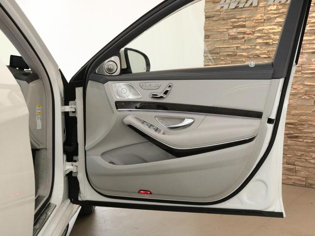 Ｓクラス Ｓ５５０ロング　ＡＭＧスポーツＰＫＧ　Ｓ６５Ｓｔｙｌｅ　右Ｈ正規Ｄ車　パノラマＳＲ　グレー革　全席シートヒーター＆ベンチレーター　純正ＨＤＤナビ地デジ　Ｂｕｒｍｅｓｔｅｒ　全周カメラ＆ＰＴＳ　レーダーセーフティＰＫＧ　後期型ヘッドライト　社外２０インチＡＷ（34枚目）