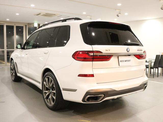 Ｘ７ Ｍ５０ｉ　セレクト＆ウェルネスＰＫＧ　スカイラウンジＰＳＲ　黒革　シートヒーター＆ベンチレーター　６人乗り　５ゾーンＡＣ　ナビ　ｈａｒｍａｎ／ｋａｒｄｏｎ＆リアエンターテイメント　３Ｄビュー＆ＨＵＤ　Ｐアシスト＆Ｄアシスト　青キャリパー純正２２ＡＷ　禁煙１オナ（2枚目）