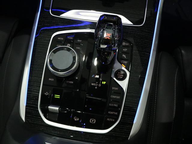 Ｘ７ Ｍ５０ｉ　セレクト＆ウェルネスＰＫＧ　スカイラウンジＰＳＲ　黒革　シートヒーター＆ベンチレーター　６人乗り　５ゾーンＡＣ　ナビ　ｈａｒｍａｎ／ｋａｒｄｏｎ＆リアエンターテイメント　３Ｄビュー＆ＨＵＤ　Ｐアシスト＆Ｄアシスト　青キャリパー純正２２ＡＷ　禁煙１オナ（16枚目）