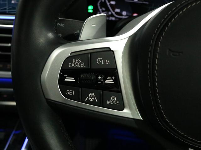 Ｘ７ Ｍ５０ｉ　セレクト＆ウェルネスＰＫＧ　スカイラウンジＰＳＲ　黒革　シートヒーター＆ベンチレーター　６人乗り　５ゾーンＡＣ　ナビ　ｈａｒｍａｎ／ｋａｒｄｏｎ＆リアエンターテイメント　３Ｄビュー＆ＨＵＤ　Ｐアシスト＆Ｄアシスト　青キャリパー純正２２ＡＷ　禁煙１オナ（17枚目）