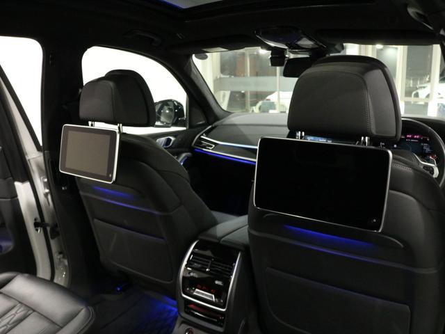 Ｘ７ Ｍ５０ｉ　セレクト＆ウェルネスＰＫＧ　スカイラウンジＰＳＲ　黒革　シートヒーター＆ベンチレーター　６人乗り　５ゾーンＡＣ　ナビ　ｈａｒｍａｎ／ｋａｒｄｏｎ＆リアエンターテイメント　３Ｄビュー＆ＨＵＤ　Ｐアシスト＆Ｄアシスト　青キャリパー純正２２ＡＷ　禁煙１オナ（19枚目）