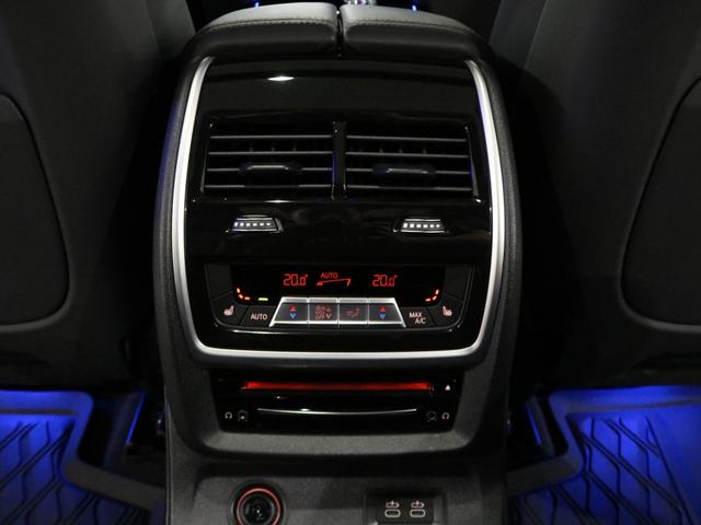 Ｘ７ Ｍ５０ｉ　セレクト＆ウェルネスＰＫＧ　スカイラウンジＰＳＲ　黒革　シートヒーター＆ベンチレーター　６人乗り　５ゾーンＡＣ　ナビ　ｈａｒｍａｎ／ｋａｒｄｏｎ＆リアエンターテイメント　３Ｄビュー＆ＨＵＤ　Ｐアシスト＆Ｄアシスト　青キャリパー純正２２ＡＷ　禁煙１オナ（20枚目）