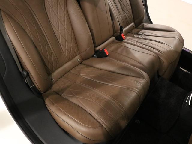 Ｓクラス Ｓ６３　ＡＭＧロング　ＡＭＧダイナミック＆ショーファーＰＫＧ　パノラマＳＲ　茶革　全席シートヒーター＆ベンチレーター　純正ナビ　Ｂｕｒｍｅｓｔｅｒ＆リアエンターテイメント　全周Ｃ＆ＰＴＳ　ＨＵＤ＆ＲＳＰ　ナイトビュー　社外可変マフラー　赤キャリパー　専用２１ＡＷ（7枚目）