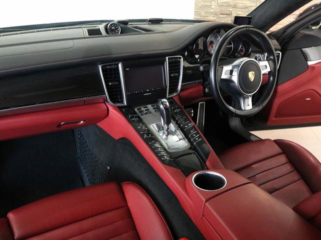 パナメーラ ＧＴＳ　Ｖ８　後期最終　右Ｈ正規Ｄ車　スポーツクロノＰＫＧ　黒／赤ツートンレザーインテリア　シートヒーター＆ベンチレーター　カーボンインテリア　ナビ地　ＢＯＳＥ　全周Ｃ＆ＰＡＳ　エントリーＤ　電動Ｒゲート　ＰＡＳＭエアサス　スポエグ　赤キャリパー　純正２０ＡＷ（7枚目）