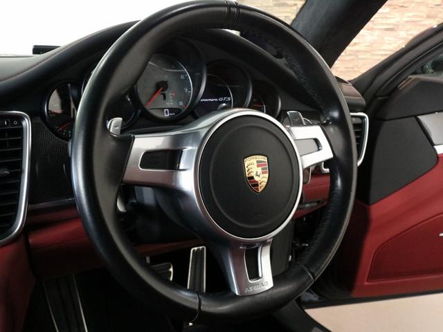 パナメーラ ＧＴＳ　Ｖ８　後期最終　右Ｈ正規Ｄ車　スポーツクロノＰＫＧ　黒／赤ツートンレザーインテリア　シートヒーター＆ベンチレーター　カーボンインテリア　ナビ地　ＢＯＳＥ　全周Ｃ＆ＰＡＳ　エントリーＤ　電動Ｒゲート　ＰＡＳＭエアサス　スポエグ　赤キャリパー　純正２０ＡＷ（8枚目）