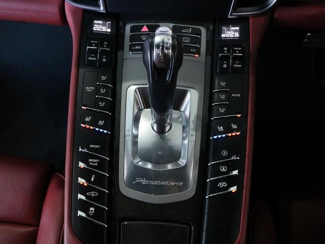 パナメーラ ＧＴＳ　Ｖ８　後期最終　右Ｈ正規Ｄ車　スポーツクロノＰＫＧ　黒／赤ツートンレザーインテリア　シートヒーター＆ベンチレーター　カーボンインテリア　ナビ地　ＢＯＳＥ　全周Ｃ＆ＰＡＳ　エントリーＤ　電動Ｒゲート　ＰＡＳＭエアサス　スポエグ　赤キャリパー　純正２０ＡＷ（9枚目）