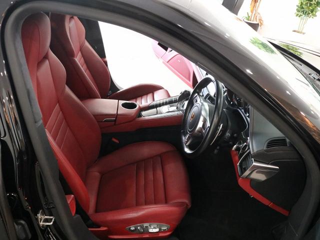 パナメーラ ＧＴＳ　Ｖ８　後期最終　右Ｈ正規Ｄ車　スポーツクロノＰＫＧ　黒／赤ツートンレザーインテリア　シートヒーター＆ベンチレーター　カーボンインテリア　ナビ地　ＢＯＳＥ　全周Ｃ＆ＰＡＳ　エントリーＤ　電動Ｒゲート　ＰＡＳＭエアサス　スポエグ　赤キャリパー　純正２０ＡＷ（15枚目）