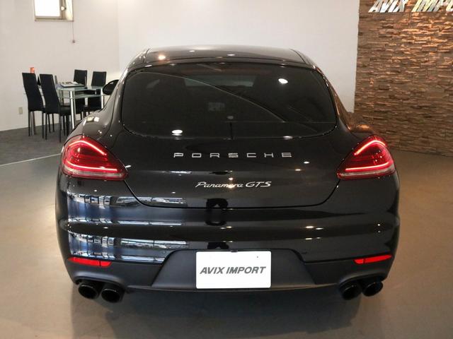 パナメーラ ＧＴＳ　Ｖ８　後期最終　右Ｈ正規Ｄ車　スポーツクロノＰＫＧ　黒／赤ツートンレザーインテリア　シートヒーター＆ベンチレーター　カーボンインテリア　ナビ地　ＢＯＳＥ　全周Ｃ＆ＰＡＳ　エントリーＤ　電動Ｒゲート　ＰＡＳＭエアサス　スポエグ　赤キャリパー　純正２０ＡＷ（22枚目）