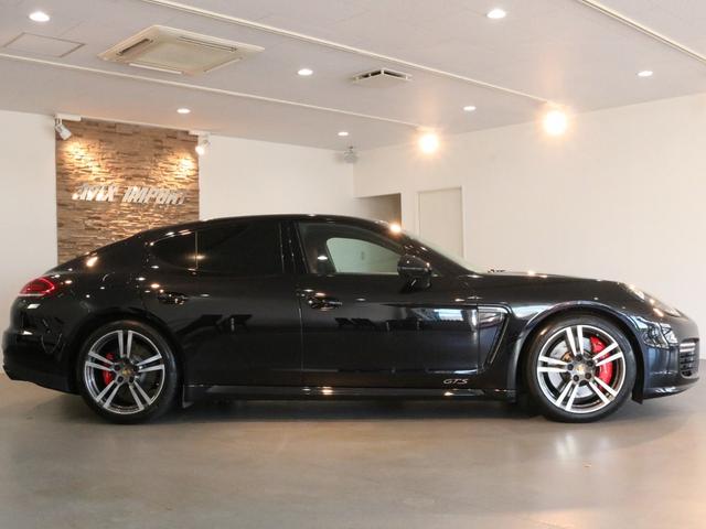 パナメーラ ＧＴＳ　Ｖ８　後期最終　右Ｈ正規Ｄ車　スポーツクロノＰＫＧ　黒／赤ツートンレザーインテリア　シートヒーター＆ベンチレーター　カーボンインテリア　ナビ地　ＢＯＳＥ　全周Ｃ＆ＰＡＳ　エントリーＤ　電動Ｒゲート　ＰＡＳＭエアサス　スポエグ　赤キャリパー　純正２０ＡＷ（23枚目）