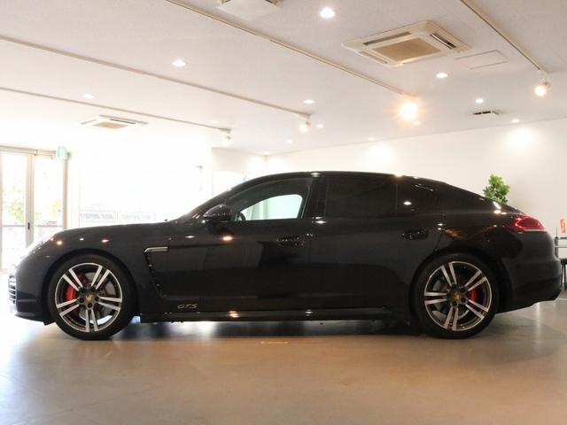 パナメーラ ＧＴＳ　Ｖ８　後期最終　右Ｈ正規Ｄ車　スポーツクロノＰＫＧ　黒／赤ツートンレザーインテリア　シートヒーター＆ベンチレーター　カーボンインテリア　ナビ地　ＢＯＳＥ　全周Ｃ＆ＰＡＳ　エントリーＤ　電動Ｒゲート　ＰＡＳＭエアサス　スポエグ　赤キャリパー　純正２０ＡＷ（24枚目）