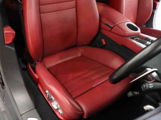 パナメーラ ＧＴＳ　Ｖ８　後期最終　右Ｈ正規Ｄ車　スポーツクロノＰＫＧ　黒／赤ツートンレザーインテリア　シートヒーター＆ベンチレーター　カーボンインテリア　ナビ地　ＢＯＳＥ　全周Ｃ＆ＰＡＳ　エントリーＤ　電動Ｒゲート　ＰＡＳＭエアサス　スポエグ　赤キャリパー　純正２０ＡＷ（25枚目）