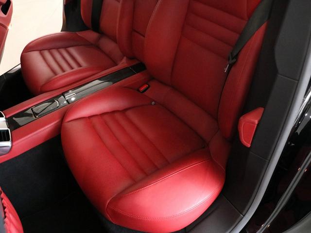 パナメーラ ＧＴＳ　Ｖ８　後期最終　右Ｈ正規Ｄ車　スポーツクロノＰＫＧ　黒／赤ツートンレザーインテリア　シートヒーター＆ベンチレーター　カーボンインテリア　ナビ地　ＢＯＳＥ　全周Ｃ＆ＰＡＳ　エントリーＤ　電動Ｒゲート　ＰＡＳＭエアサス　スポエグ　赤キャリパー　純正２０ＡＷ（28枚目）