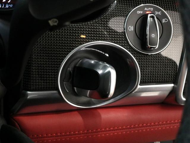 パナメーラ ＧＴＳ　Ｖ８　後期最終　右Ｈ正規Ｄ車　スポーツクロノＰＫＧ　黒／赤ツートンレザーインテリア　シートヒーター＆ベンチレーター　カーボンインテリア　ナビ地　ＢＯＳＥ　全周Ｃ＆ＰＡＳ　エントリーＤ　電動Ｒゲート　ＰＡＳＭエアサス　スポエグ　赤キャリパー　純正２０ＡＷ（31枚目）