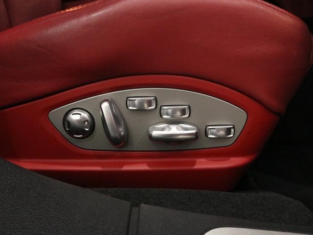 パナメーラ ＧＴＳ　Ｖ８　後期最終　右Ｈ正規Ｄ車　スポーツクロノＰＫＧ　黒／赤ツートンレザーインテリア　シートヒーター＆ベンチレーター　カーボンインテリア　ナビ地　ＢＯＳＥ　全周Ｃ＆ＰＡＳ　エントリーＤ　電動Ｒゲート　ＰＡＳＭエアサス　スポエグ　赤キャリパー　純正２０ＡＷ（32枚目）