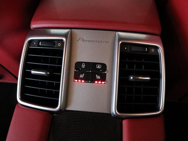 パナメーラ ＧＴＳ　Ｖ８　後期最終　右Ｈ正規Ｄ車　スポーツクロノＰＫＧ　黒／赤ツートンレザーインテリア　シートヒーター＆ベンチレーター　カーボンインテリア　ナビ地　ＢＯＳＥ　全周Ｃ＆ＰＡＳ　エントリーＤ　電動Ｒゲート　ＰＡＳＭエアサス　スポエグ　赤キャリパー　純正２０ＡＷ（33枚目）