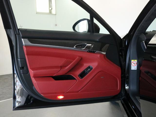 パナメーラ ＧＴＳ　Ｖ８　後期最終　右Ｈ正規Ｄ車　スポーツクロノＰＫＧ　黒／赤ツートンレザーインテリア　シートヒーター＆ベンチレーター　カーボンインテリア　ナビ地　ＢＯＳＥ　全周Ｃ＆ＰＡＳ　エントリーＤ　電動Ｒゲート　ＰＡＳＭエアサス　スポエグ　赤キャリパー　純正２０ＡＷ（37枚目）