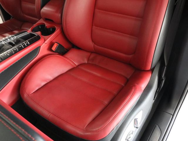 マカン マカンGTS スポーツクロノPKG(白クロノ) パノラマR 黒/赤革ツートン革 シートヒーター PCM BOSE 全周C&PAS ACC&LCA&LDW ティンテッドLEDヘッドライト 白メーター コンフォートA スポエグ 赤キャリパー 純正20AW(6枚目)