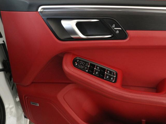 マカン マカンGTS スポーツクロノPKG(白クロノ) パノラマR 黒/赤革ツートン革 シートヒーター PCM BOSE 全周C&PAS ACC&LCA&LDW ティンテッドLEDヘッドライト 白メーター コンフォートA スポエグ 赤キャリパー 純正20AW(18枚目)