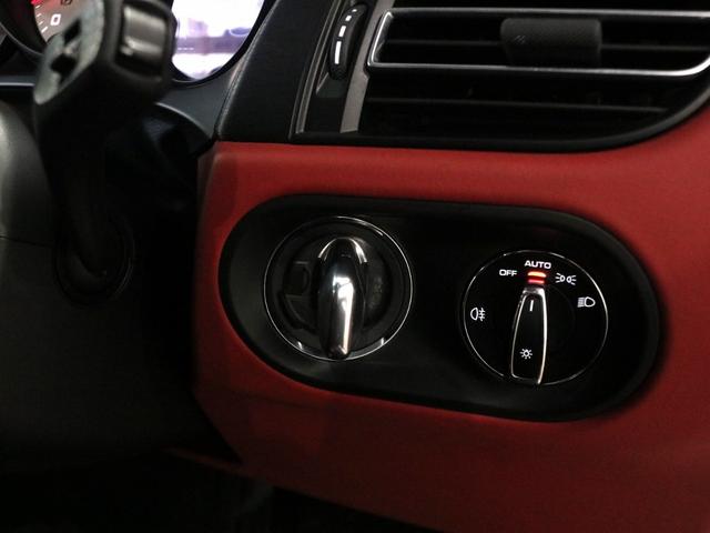 オートマチックテールゲート　電動格納ミラー