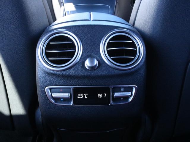 GLC GLC43 4マチック 後期型 レザーEXC-PKG パノラマSR 赤/黒革 全席シートヒーター 10.25インチディスプレイ(MBUX) Burmesterサウンド 全周カメラ&PTS HUD&レーダーセーフティPKG エアサス 純正20AW 禁煙(15枚目)