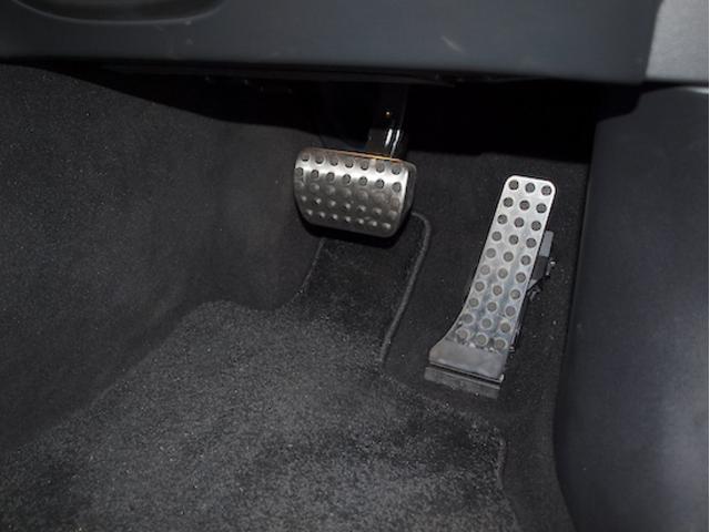 Ｅクラス Ｅ２００　アバンギャルド　ＡＭＧラインパッケージ　レザーエクスクルーシブパッケージ　アドバンスドパッケージ　デジタルインテリアパッケージ　Ｂｌｕｅｔｏｏｔｈ接続　ＥＴＣ　ＬＥＤヘッドライト　ＴＶ　アイドリングストップ（17枚目）