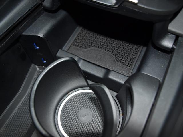 Ｅクラス Ｅ２００　アバンギャルド　ＡＭＧラインパッケージ　レザーエクスクルーシブパッケージ　アドバンスドパッケージ　デジタルインテリアパッケージ　Ｂｌｕｅｔｏｏｔｈ接続　ＥＴＣ　ＬＥＤヘッドライト　ＴＶ　アイドリングストップ（27枚目）