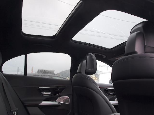 Ｅクラス Ｅ２００　アバンギャルド　ＡＭＧラインパッケージ　レザーエクスクルーシブパッケージ　アドバンスドパッケージ　デジタルインテリアパッケージ　Ｂｌｕｅｔｏｏｔｈ接続　ＥＴＣ　ＬＥＤヘッドライト　ＴＶ　アイドリングストップ（30枚目）