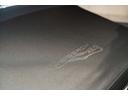 “WEISSACH RS”のロゴが刻まれた幌は、単なるカバーではありません。走行時の空気の流れを計算し尽くした、軽量かつ機能的なエアロパーツの一部。