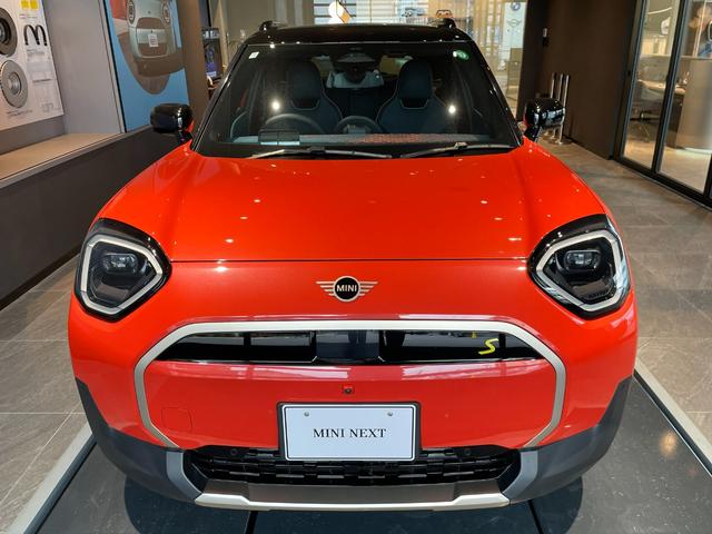 ＭＩＮＩ エースマンＳＥ　フェイバリット・トリム　認定中古車　２年保証　フェイバードトリム　ヘッドアップディスプレイ　１９インチＡＷ　Ｈａｒｍａｎ／Ｋａｒｄｏｎ　アクティブクルーズコントロール　全周囲カメラ　衝突軽減　車線逸脱　ステアリングヒーター（3枚目）